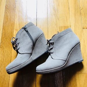 ✅🎉HP Dolce Vita Taupe Suede Booties (Size 6)